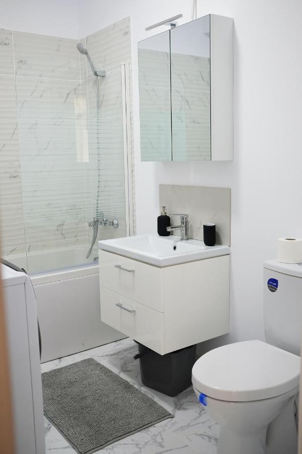 White Flat Apartment Bucharest Exterior photo